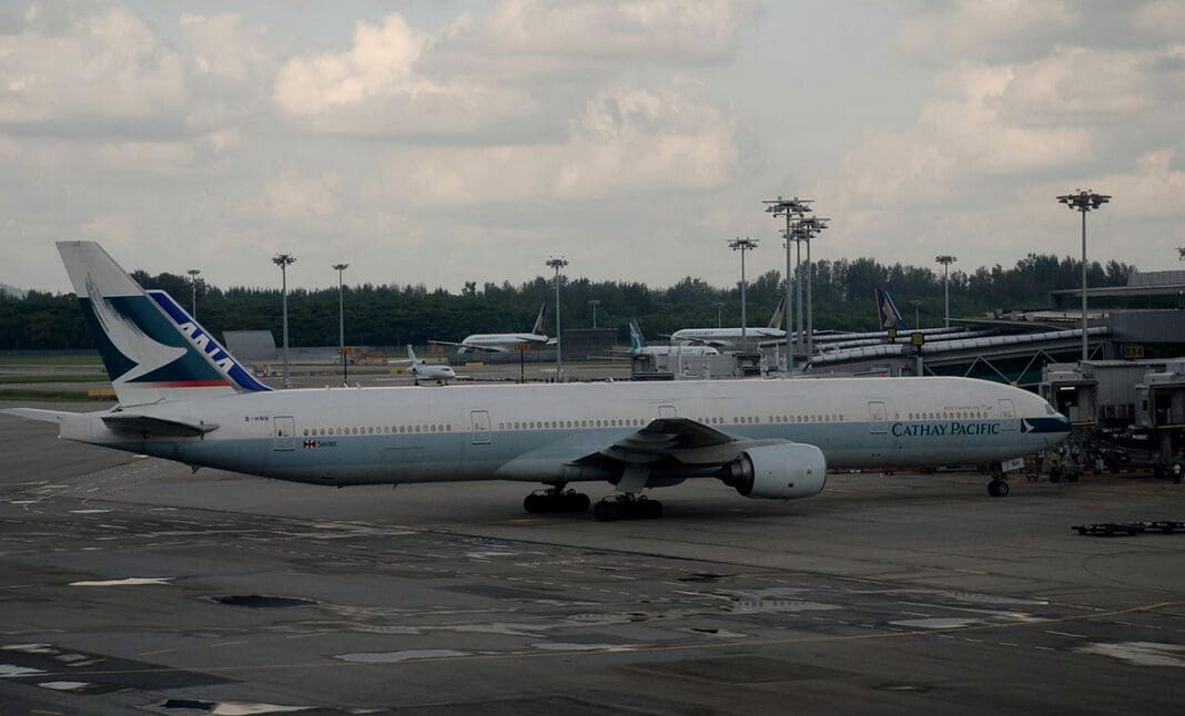 avion, plein air, transport, ciel, nuage, véhicule, avion de ligne, Transport aérien, Compagnie aérienne, sol, piste, Moteur d’avion, aéroport, Avion à fuselage étroit, Moteur à réaction, Avion à réaction, Tarmac, Biréacteur, jet, Ingénierie aérospatiale, aviation, volet, Service, Constructeur aéronautique, tarmac, garé, grand, airbus