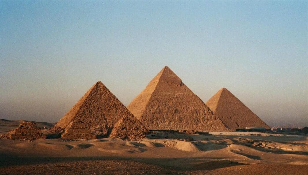 bâtiment, pyramide, ciel, Site classé au Patrimoine mondiale de l’UNESCO, Merveilles du Monde, désert, Histoire antique, Site historique, plein air, sable, sol