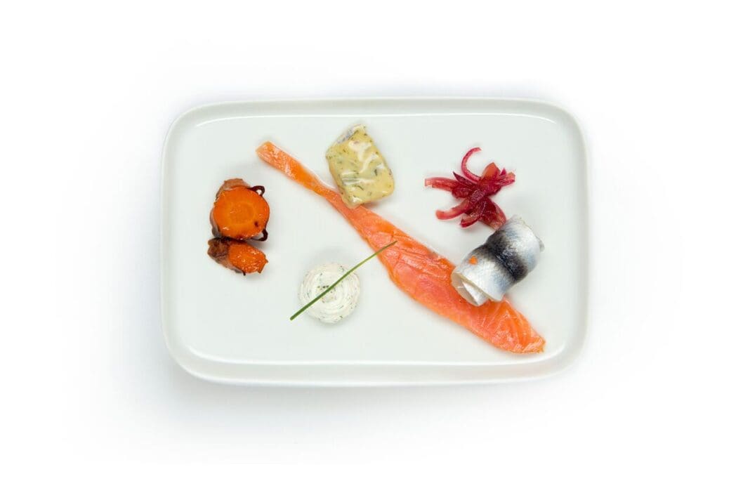 Plat, garniture, Art culinaire, plateau, Plateau de service, assiette, carotte, nourriture, sushi, bâtonnet de carotte