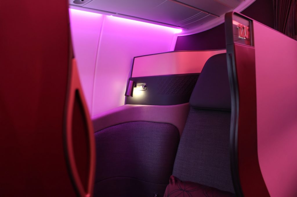 Cabine d’avion, intérieur, violet