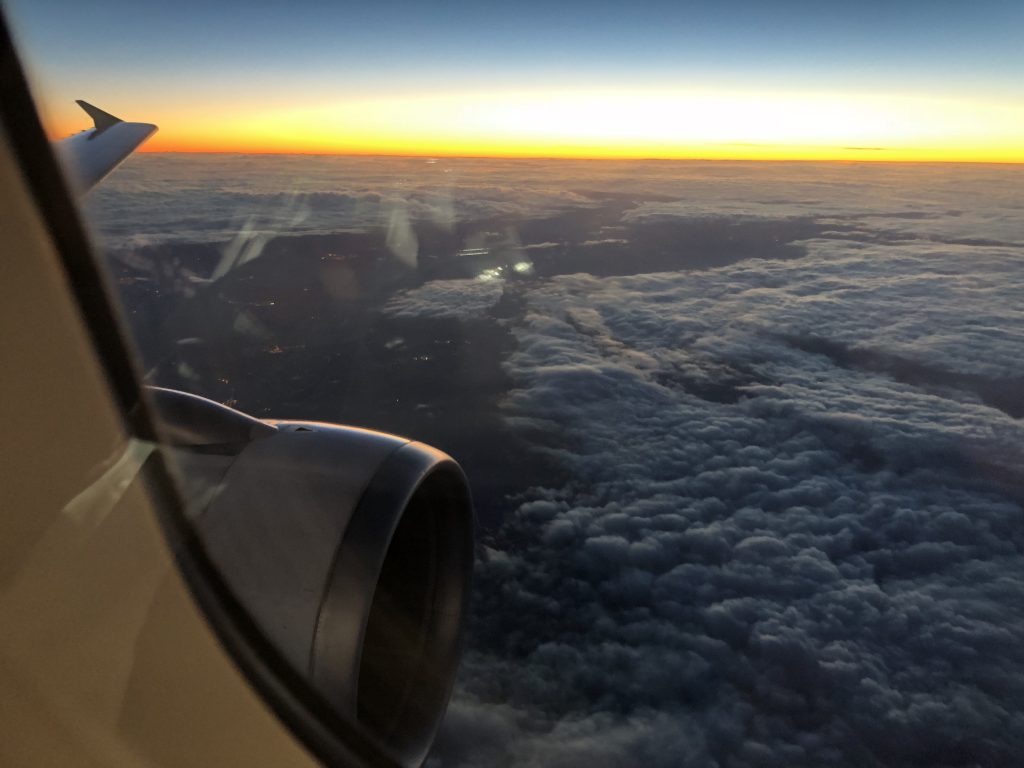 avion, ciel, nuage, Transport aérien, vol, Compagnie aérienne, plein air, fenêtre, coucher de soleil, lever de soleil
