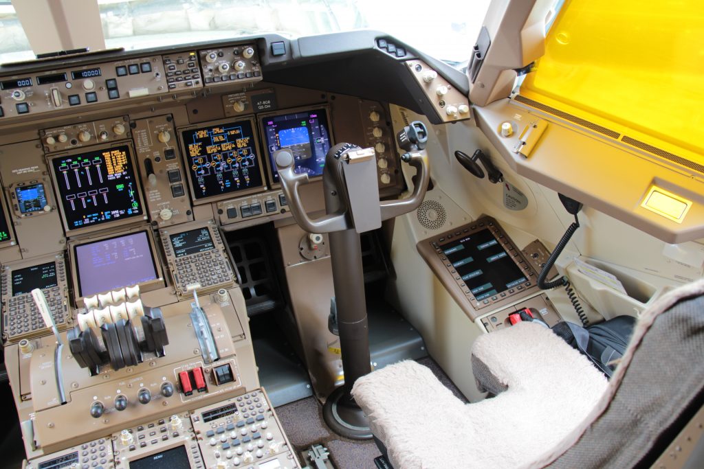 Instruments de vol, machine, transport, cockpit, intérieur, panneau de contrôle