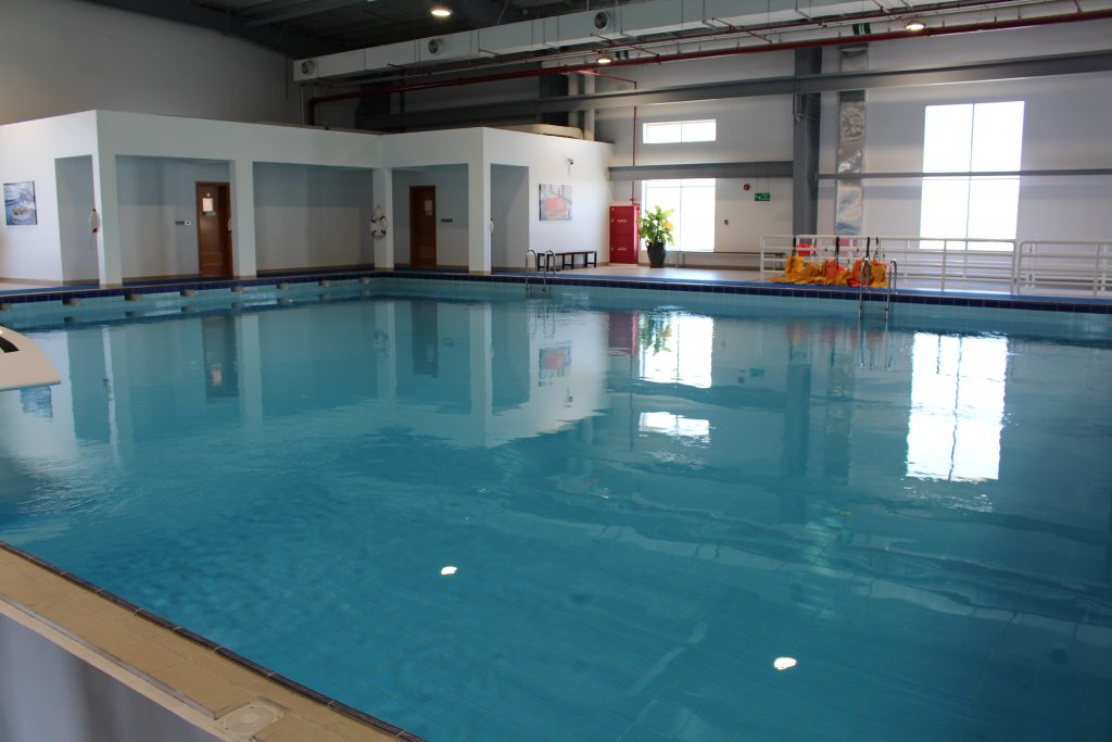 piscine, intérieur, Centre de loisirs, eau, Thermae, billard, mur, sol, plafond, natation, bleu