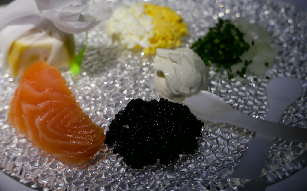 nourriture, ingrédient, sushi, caviar, Chevreuil, garniture, Poisson en tranches, saumon, Cuisine, Cuisine japonaise, Art culinaire, intérieur, sashimi
