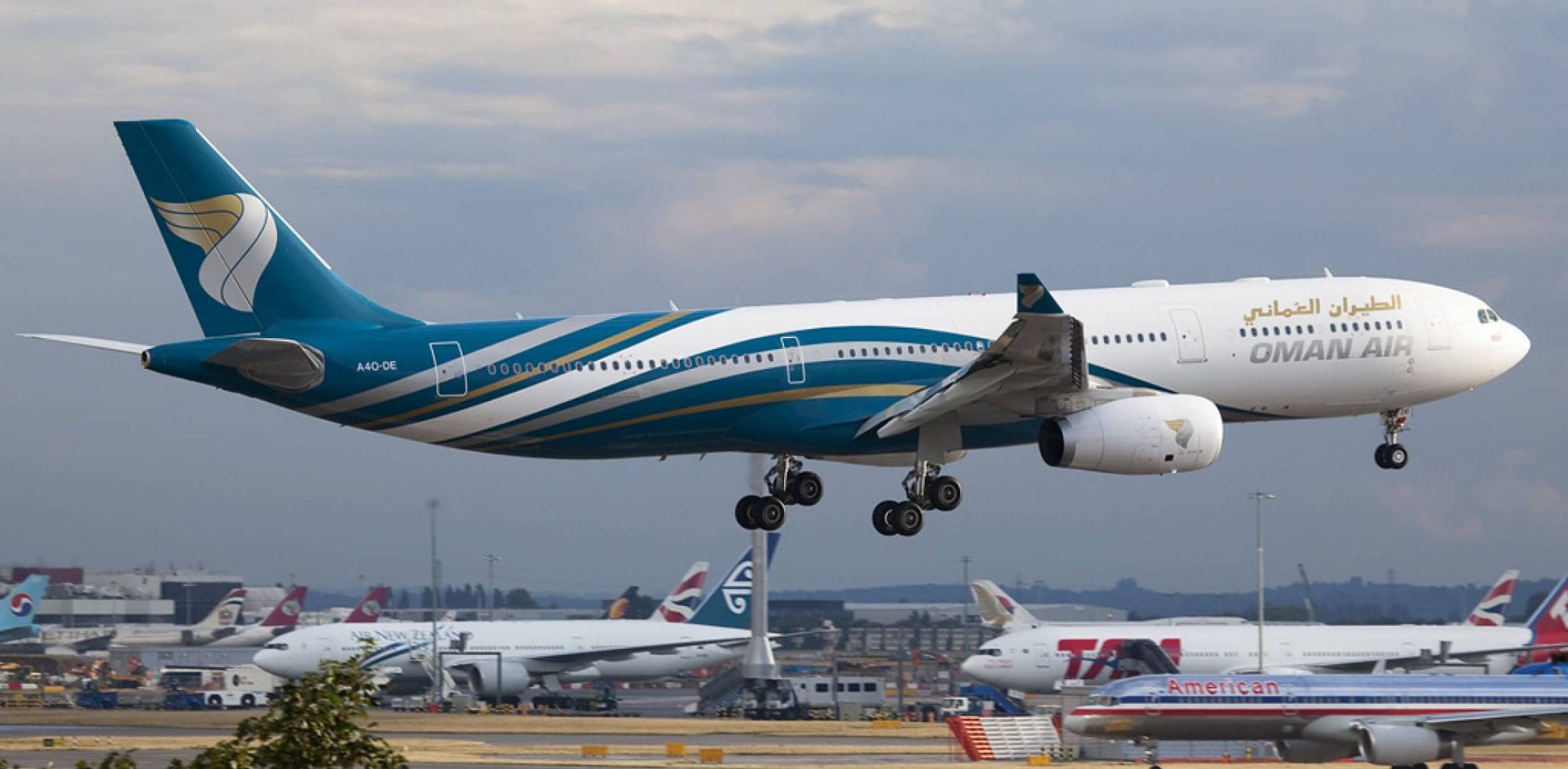 Oman air. Oman Air a330. Оман Эйр Airbus a330. А330-300 Оман Эйр. Oman Air 737 900.