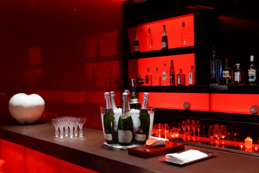 intérieur, boisson, table, mur, Bouteille en verre, Bar, étagère, bouteille, rouge, bar