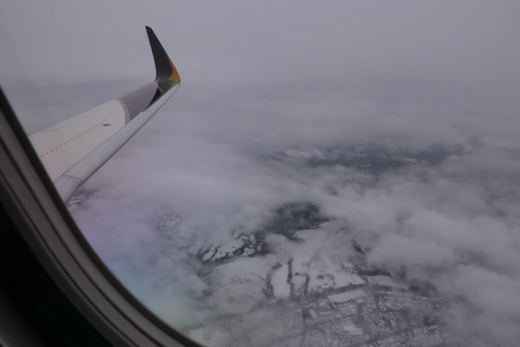 avion, nuage, ciel, plein air, brouillard, Transport aérien, neige, vol, aile, aviation, fenêtre, nuageux, nuages