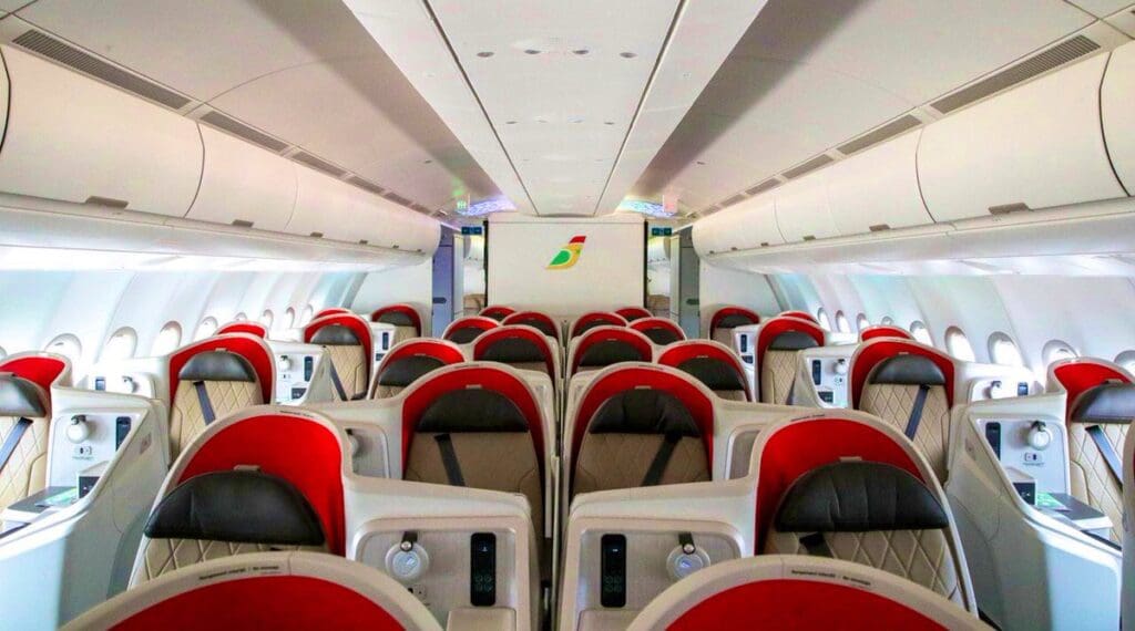 avion, Cabine d’avion, passager, intérieur, plafond, airbus, aviation, Air Sénégal