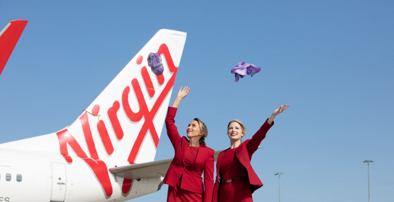 ciel, plein air, personne, habits, Transport aérien, avion, sourire, parachute, air, rouge