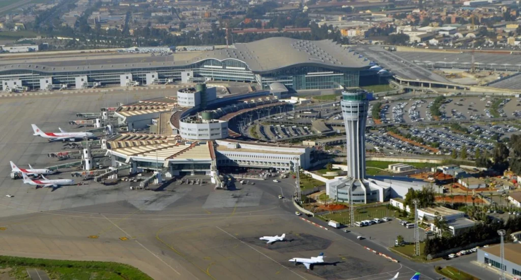 plein air, Photographie aérienne, véhicule, Vue plongeante, avion, bâtiment, aéroport, carrefour, intersection, aérien, Transport aérien, route, sol, piste, montagne, aviation