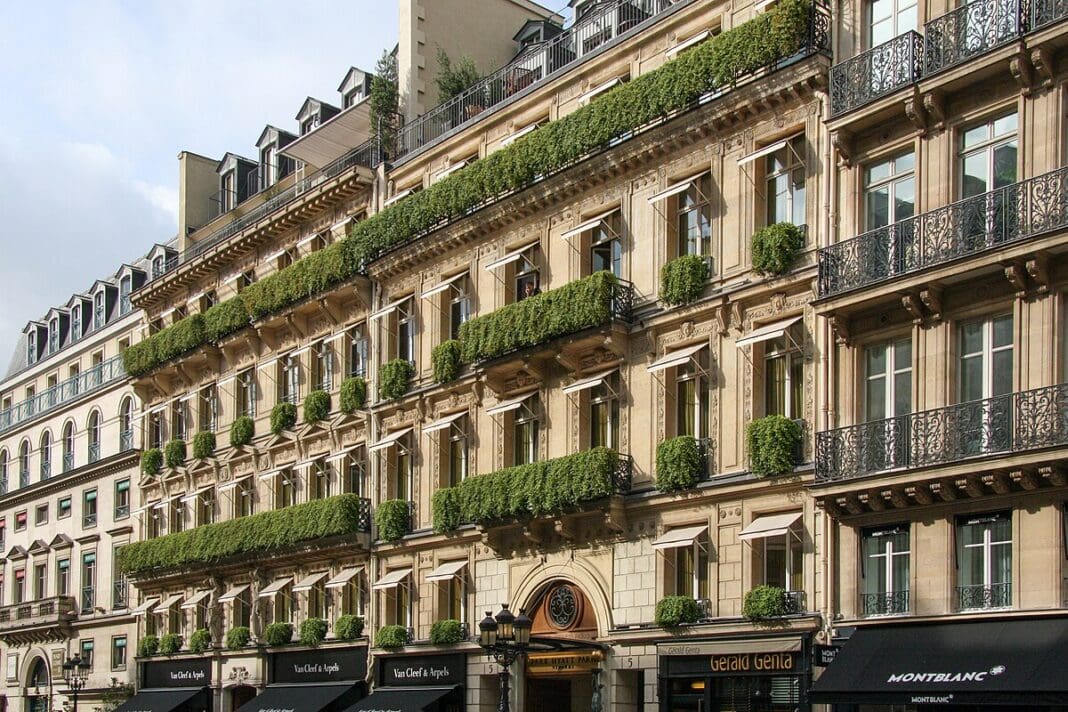 plein air, ciel, Véhicule terrestre, fenêtre, véhicule, bâtiment, voyage, Usage mixte, voiture, façade, appartement, ville, Voisinage, rue, grand, immeuble, architecture, hôtel, Marriott Bonvoy, Hyatt