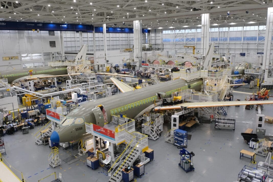 avion, ingénierie, véhicule, industrie, bâtiment, intérieur, Service, machine, aéroport, grand, garé, sol, usine, aviation, Airbus