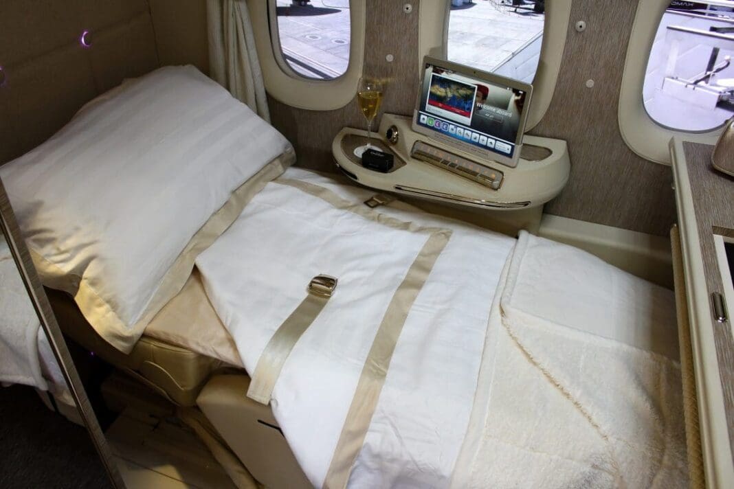 intérieur, mur, lit, Draps, Équipement médical, oreiller, Emirates