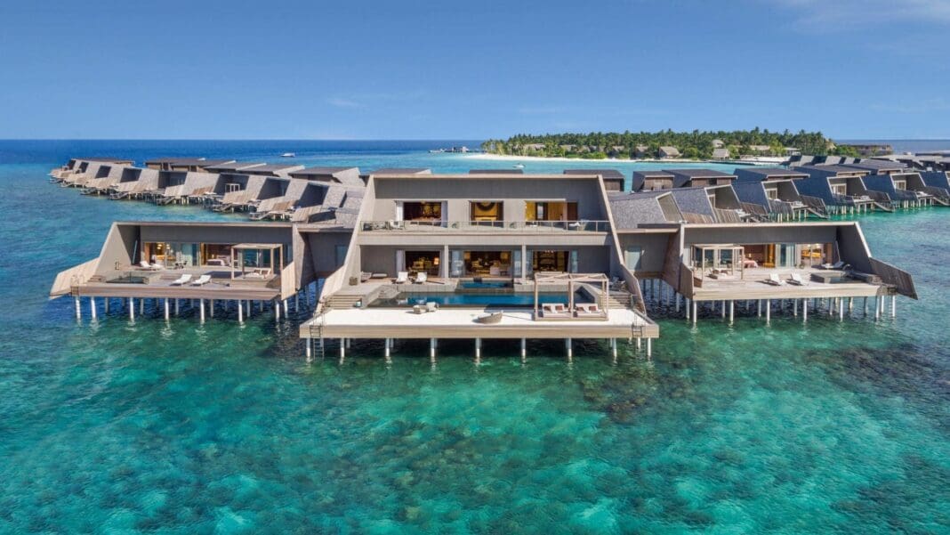 plein air, ciel, eau, maison, piscine, ville touristique, Station balnéaire, Tropiques, des Caraïbes, plage, bleu vert, bâtiment, océan, île, vacances, bleu, mer, complexe touristique, Marriott Bonvoy