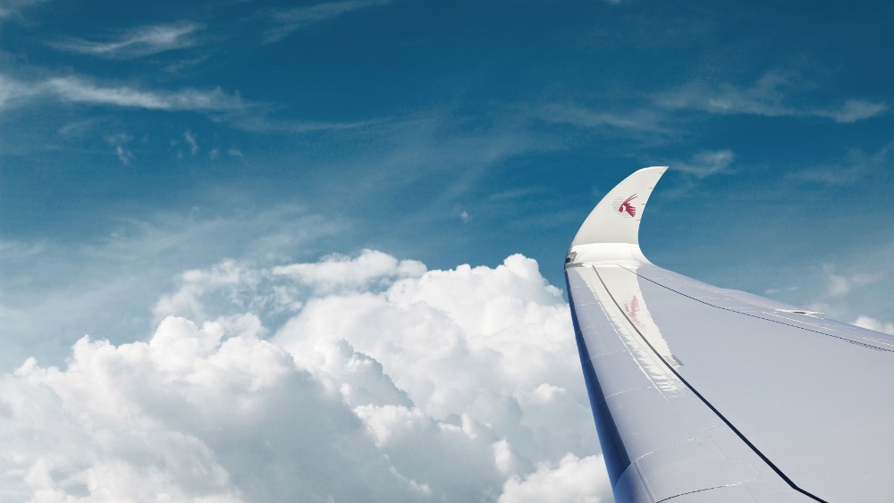 nuage, ciel, avion, plein air, Transport aérien, aile, Compagnie aérienne, véhicule, avion de ligne, vol, bleu, nuages, nuageux, Qatar Airways