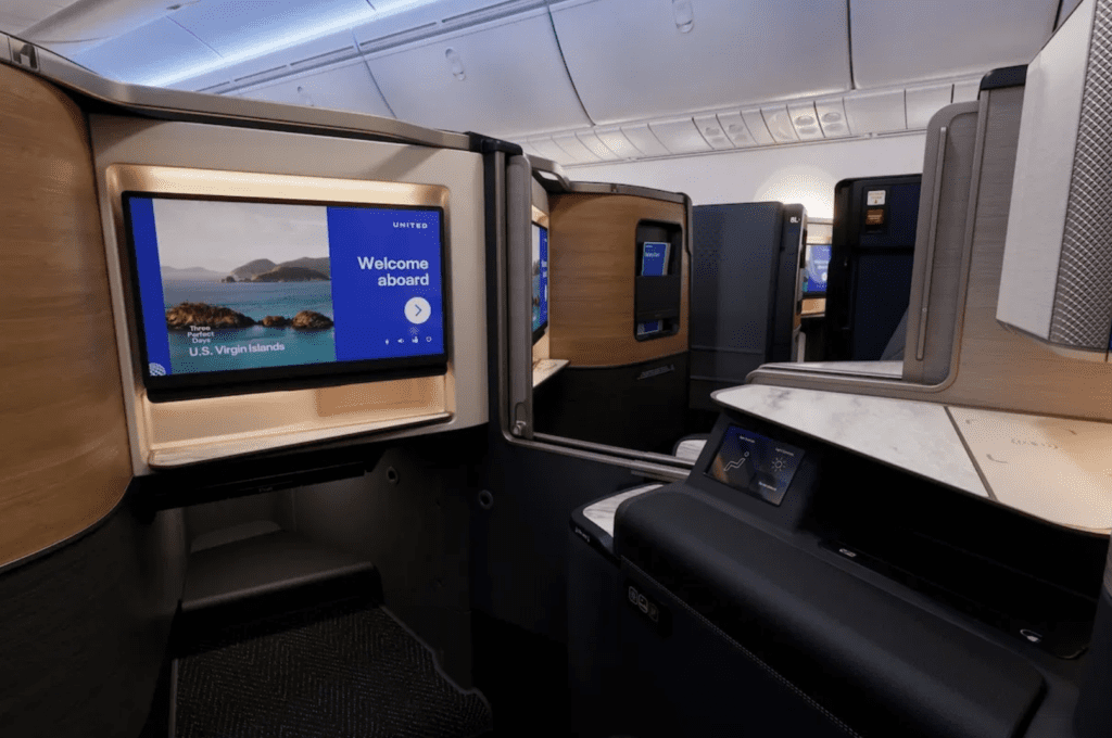 intérieur, télévision, écran, mur, plafond, train