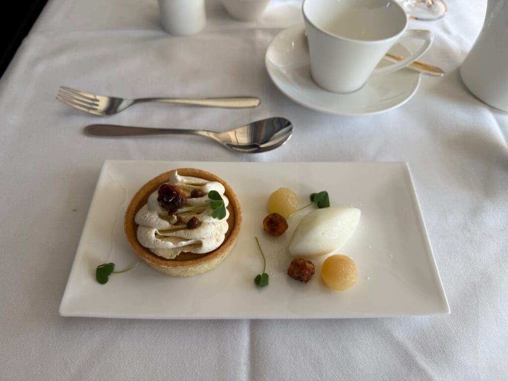 vaisselle, Plats et corbeilles, nourriture, table, ustensile de cuisine, assiette, Plat, soucoupe, porcelaine, repas, argenterie, Art culinaire, cuillère, plat, laitier, ustensiles de cuisine, fourchette, céramique, Vaisselle, brunch, intérieur, tasse de café, Cuisine, tasse à thé, thé, serviette, Cuisine à la carte, Argenterie, Plateau de service, petit-déjeuner, produits de boulangerie, blanc, Goûter, Cicchetti, mug, récipients pour boire, tasse, dessert, pâtisserie, café, restaurant