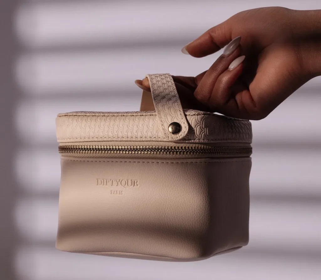 boîte, personne, accessoire, sac, Qatar Airways