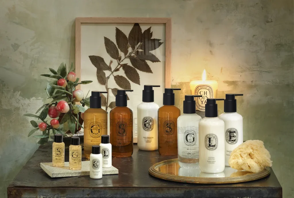 intérieur, mur, nature morte, vase, table, bougie, bouteille, Bouteille en verre, fleur, s’asseoir, Qatar Airways