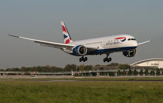 plein air, avion, ciel, transport, herbe, Transport aérien, avion de ligne, Compagnie aérienne, Moteur d’avion, véhicule, volet, Moteur à réaction, Biréacteur, Avion à réaction, aéroport, décollage, aviation, aile, Avion à fuselage étroit, Ingénierie aérospatiale, Service, jet, piste, Boeing 747-400, grand, airbus