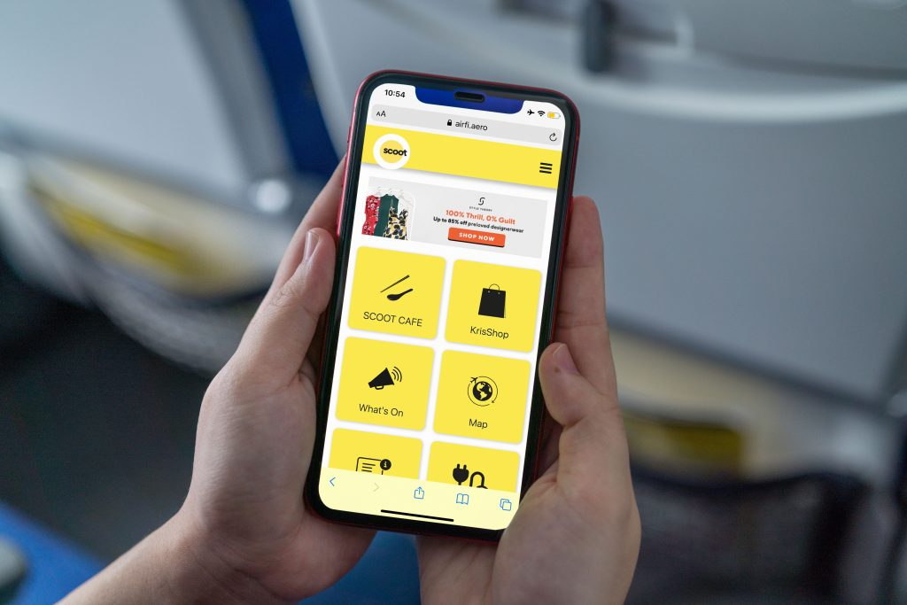 personne, Téléphone mobile, gadget, texte, Appareil de communications portable, tenue, Appareil de communication, main, smartphone, intérieur, jaune, affaire Scoot vol argent